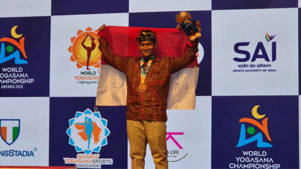 YogaFX 2022 graduates Arkan Fauzan Riyanto proudly represented Indonesia at the World Yogasana Federation Championship